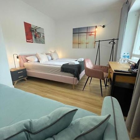 Terminal Family Airport Hostel Πόζναν Εξωτερικό φωτογραφία