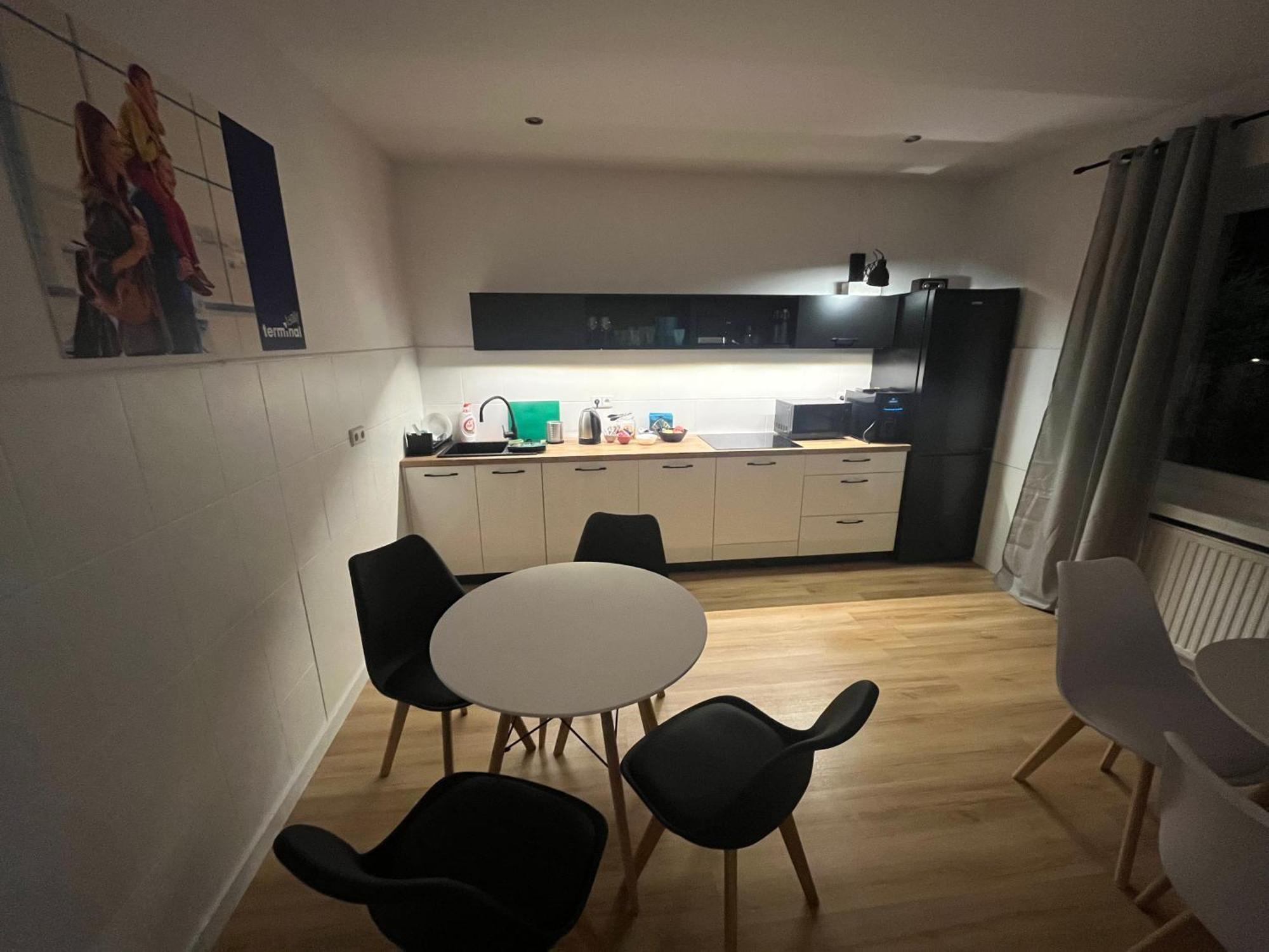 Terminal Family Airport Hostel Πόζναν Εξωτερικό φωτογραφία