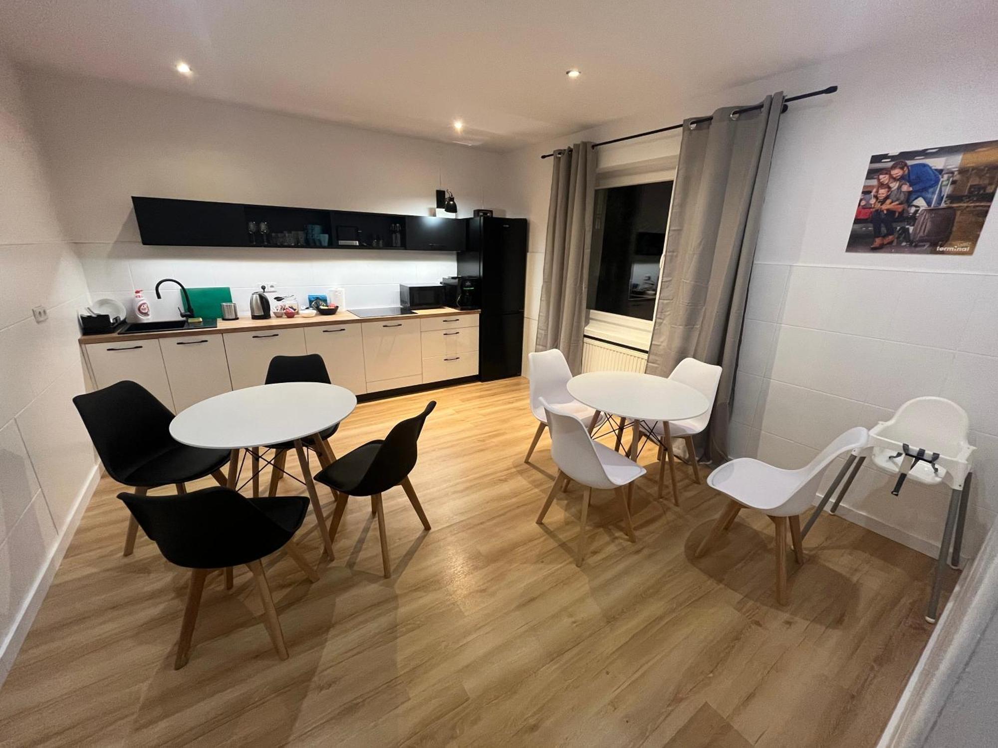 Terminal Family Airport Hostel Πόζναν Εξωτερικό φωτογραφία