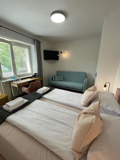 Terminal Family Airport Hostel Πόζναν Εξωτερικό φωτογραφία