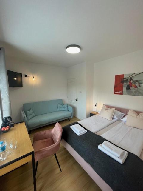 Terminal Family Airport Hostel Πόζναν Εξωτερικό φωτογραφία