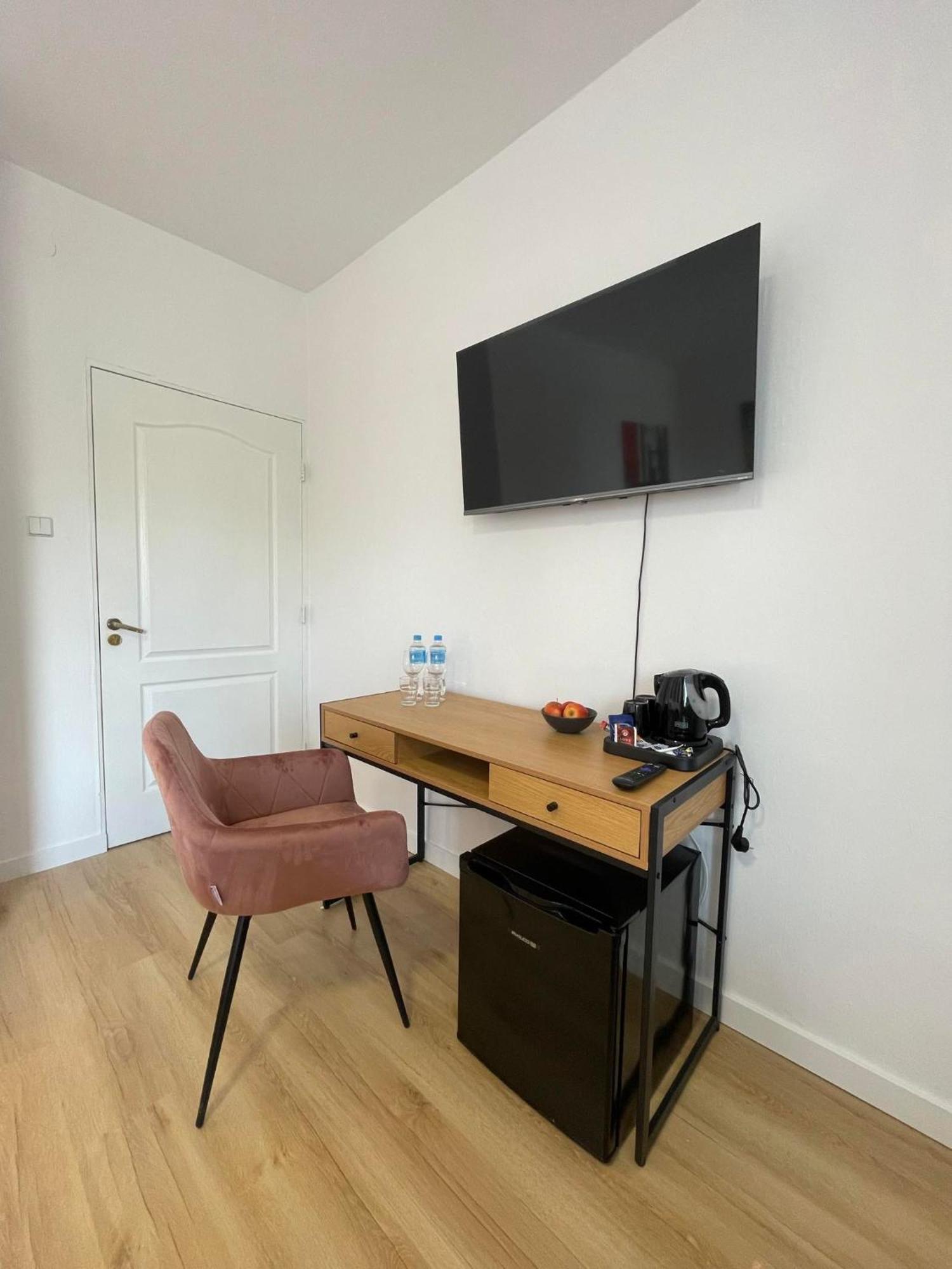 Terminal Family Airport Hostel Πόζναν Εξωτερικό φωτογραφία