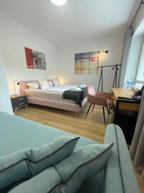 Terminal Family Airport Hostel Πόζναν Εξωτερικό φωτογραφία