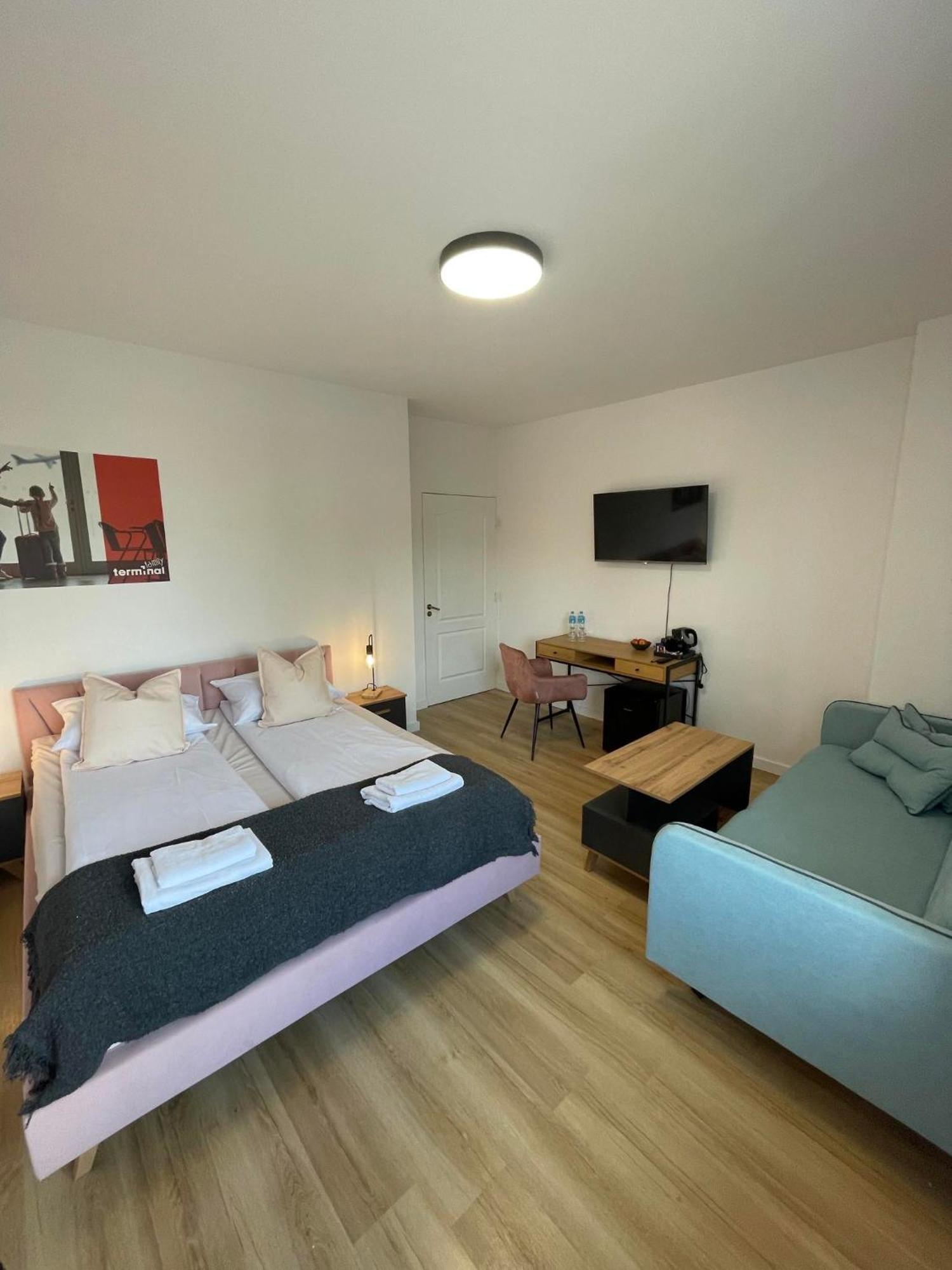 Terminal Family Airport Hostel Πόζναν Εξωτερικό φωτογραφία